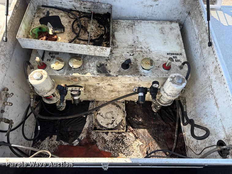 image for item EM8306 2007 Ford F550 Super Duty utility / service truck