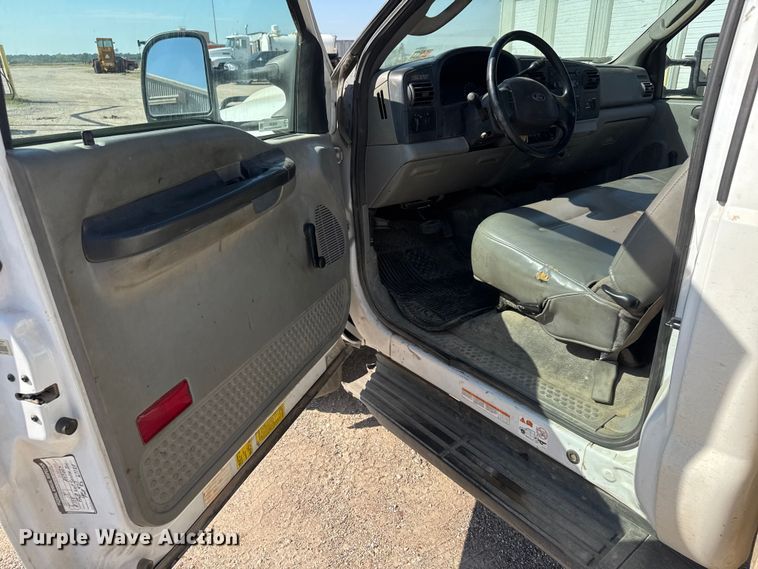 image for item EM8306 2007 Ford F550 Super Duty utility / service truck
