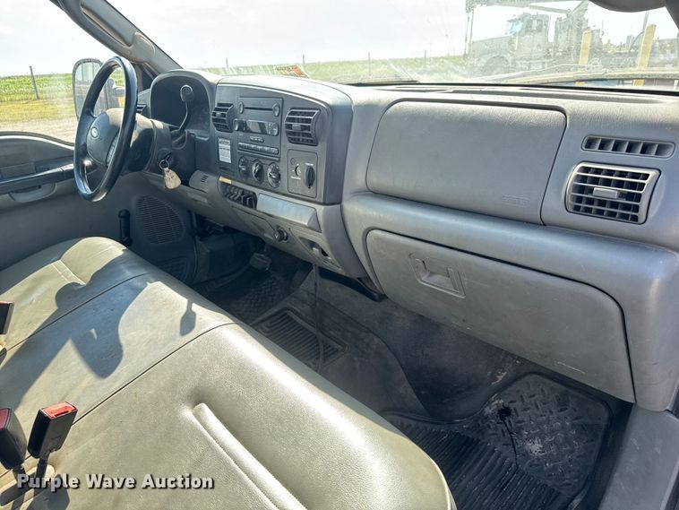 image for item EM8306 2007 Ford F550 Super Duty utility / service truck