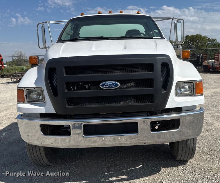 image for item EM8309 2004 Ford F750 Super Duty water truck