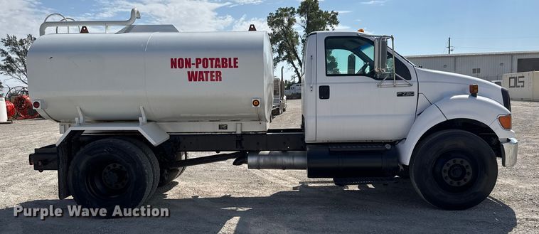 image for item EM8309 2004 Ford F750 Super Duty water truck