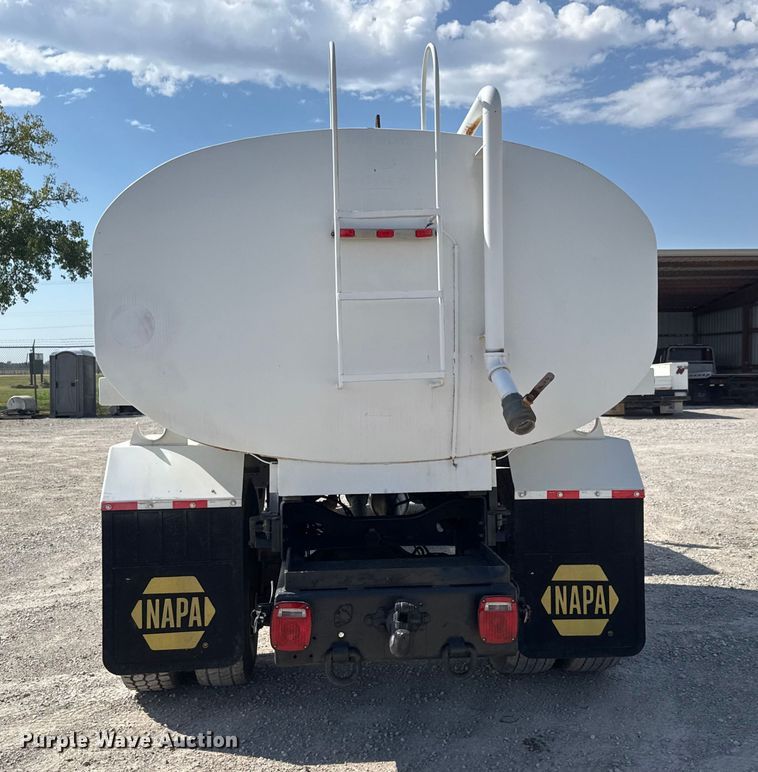 image for item EM8309 2004 Ford F750 Super Duty water truck