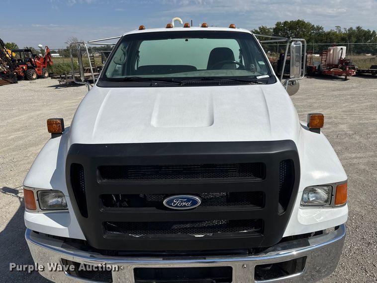 image for item EM8309 2004 Ford F750 Super Duty water truck