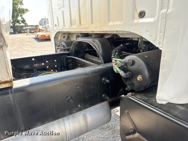 image for item EM8309 2004 Ford F750 Super Duty water truck