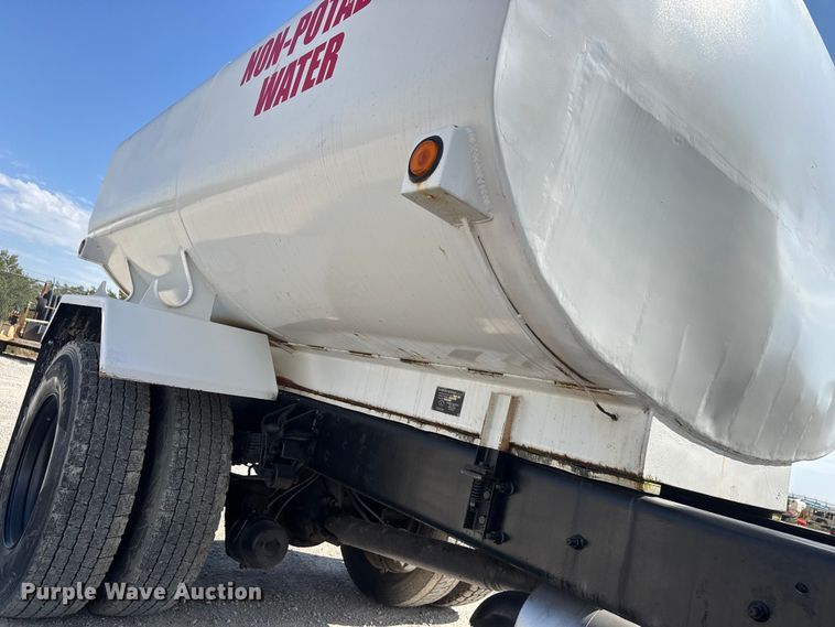 image for item EM8309 2004 Ford F750 Super Duty water truck