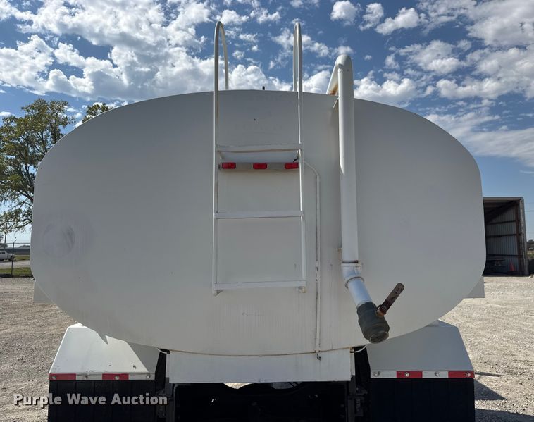 image for item EM8309 2004 Ford F750 Super Duty water truck