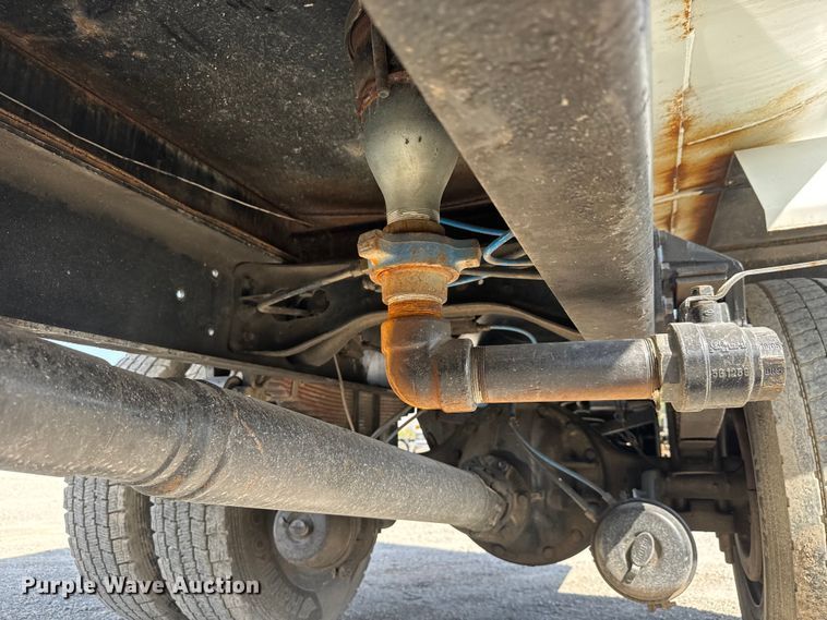 image for item EM8309 2004 Ford F750 Super Duty water truck