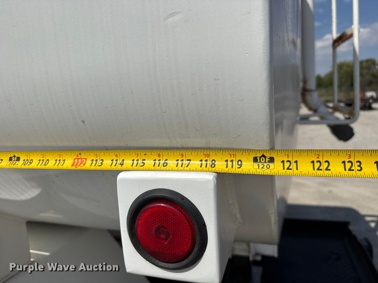 image for item EM8309 2004 Ford F750 Super Duty water truck