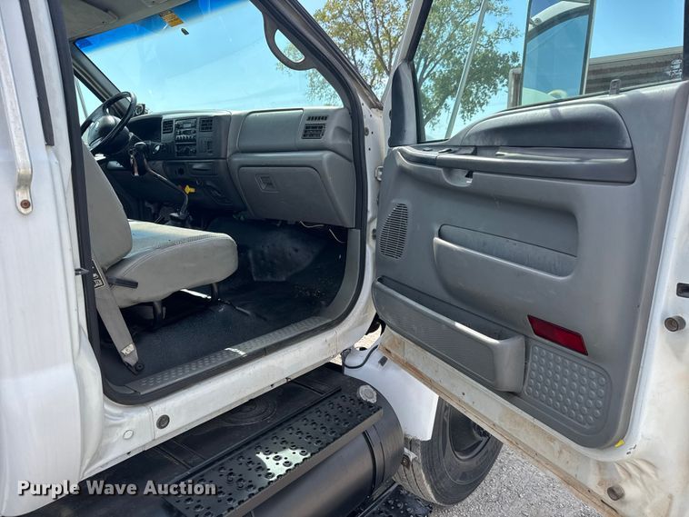 image for item EM8309 2004 Ford F750 Super Duty water truck