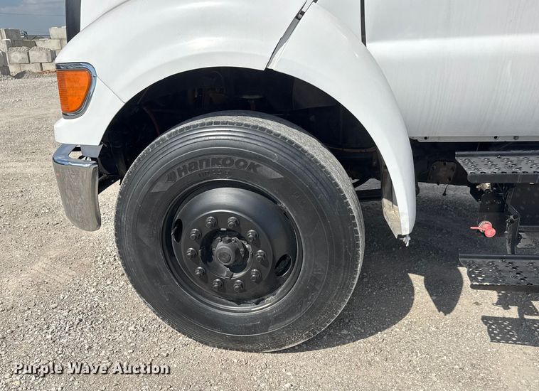 image for item EM8309 2004 Ford F750 Super Duty water truck