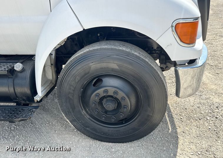 image for item EM8309 2004 Ford F750 Super Duty water truck