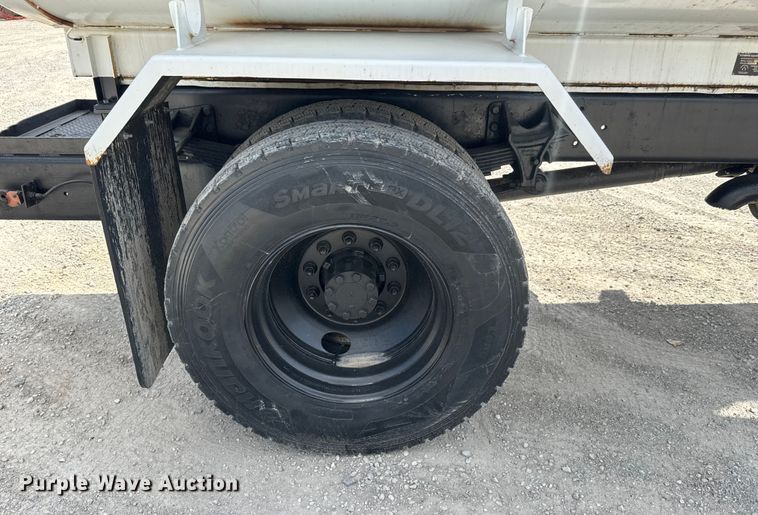 image for item EM8309 2004 Ford F750 Super Duty water truck