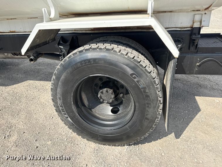 image for item EM8309 2004 Ford F750 Super Duty water truck