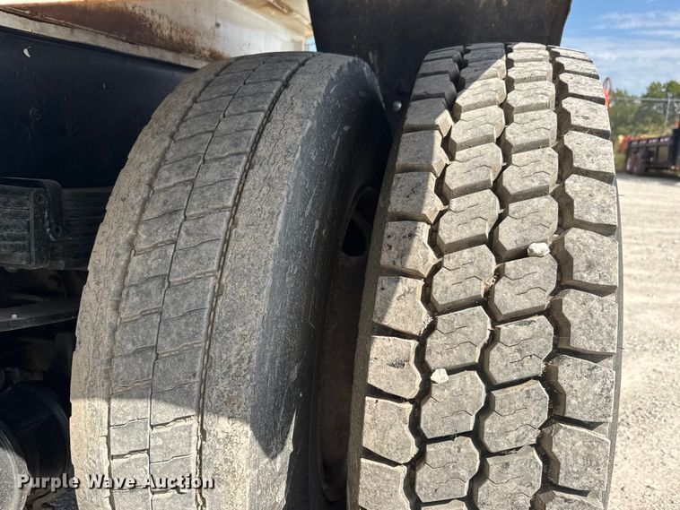 image for item EM8309 2004 Ford F750 Super Duty water truck