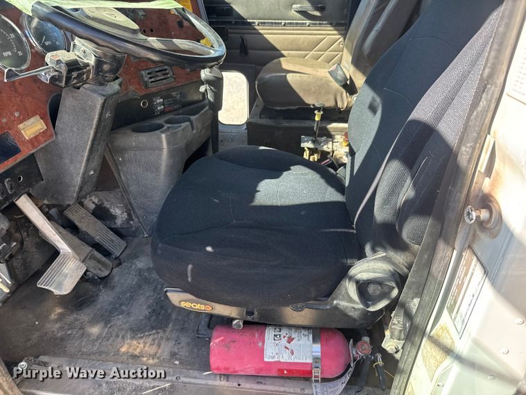 image for item EM8459 1996 International  9300  dump truck