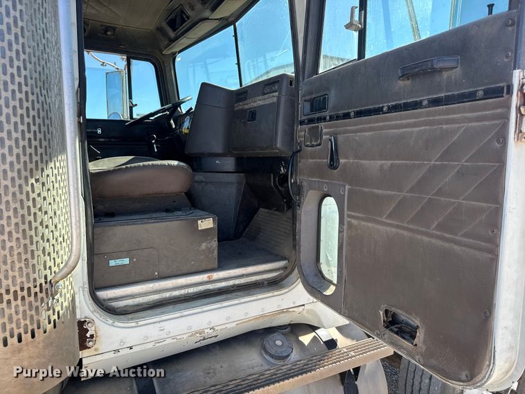 image for item EM8459 1996 International  9300  dump truck