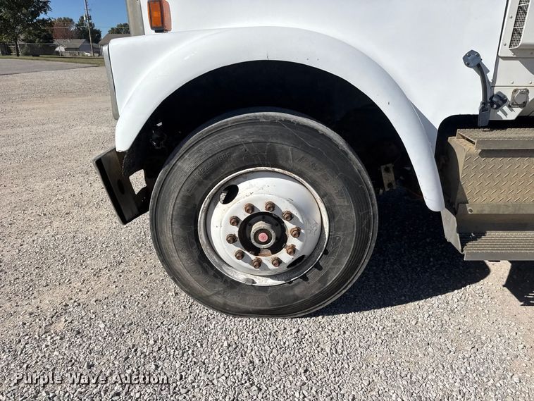 image for item EM8459 1996 International  9300  dump truck