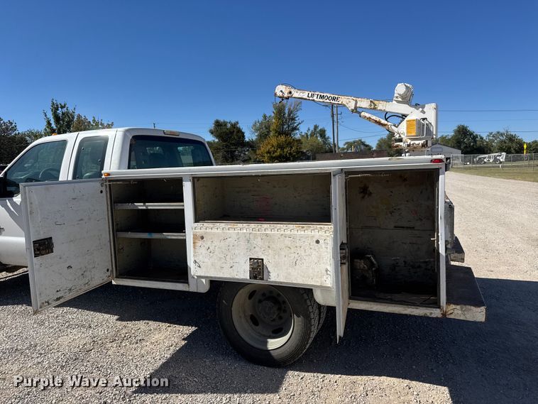 image for item EM8461 2013 Ford F450 Super Duty XL  SuperCab utility / service truck