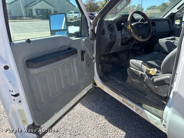 image for item EM8461 2013 Ford F450 Super Duty XL  SuperCab utility / service truck