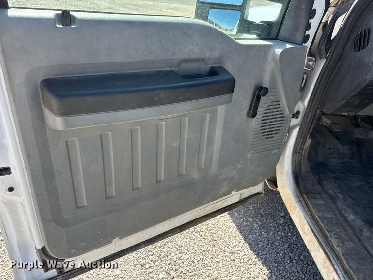 image for item EM8461 2013 Ford F450 Super Duty XL  SuperCab utility / service truck