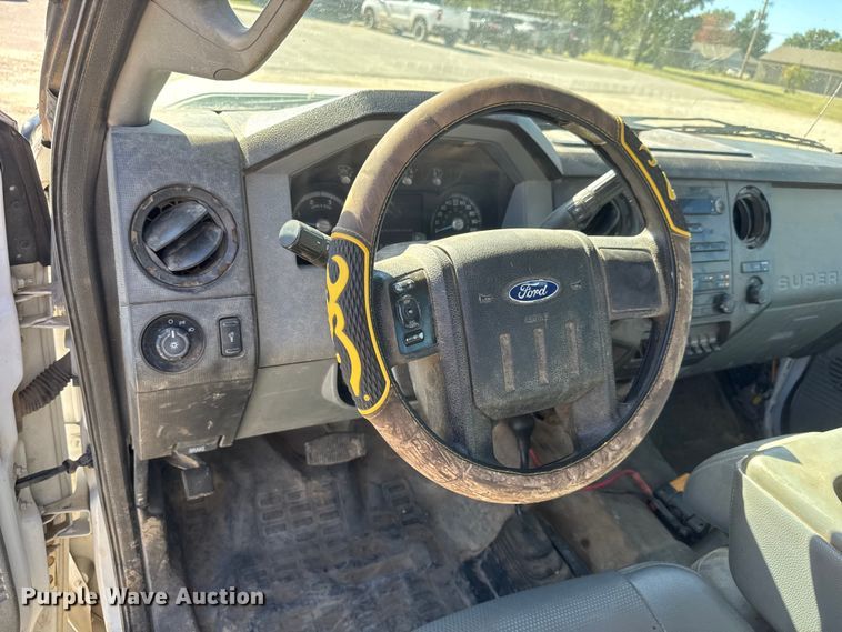 image for item EM8461 2013 Ford F450 Super Duty XL  SuperCab utility / service truck