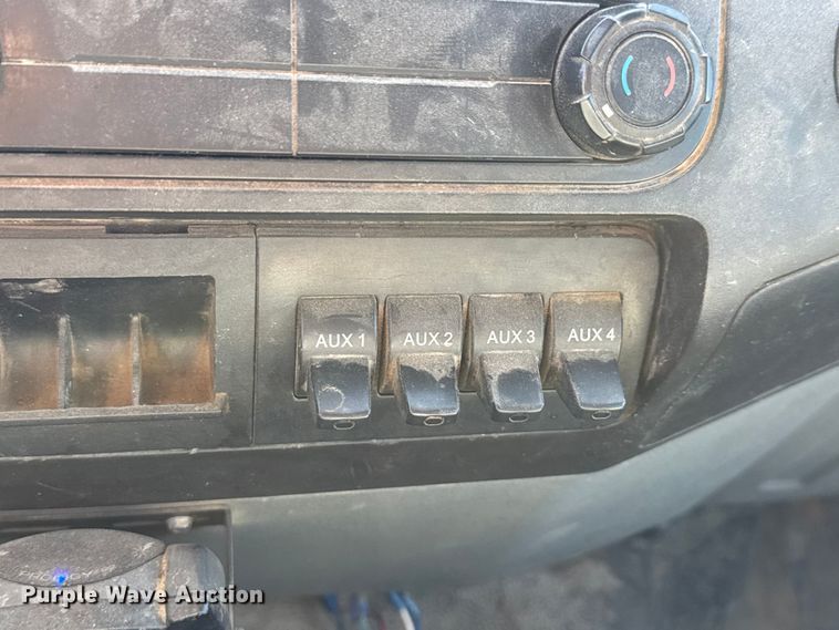 image for item EM8461 2013 Ford F450 Super Duty XL  SuperCab utility / service truck