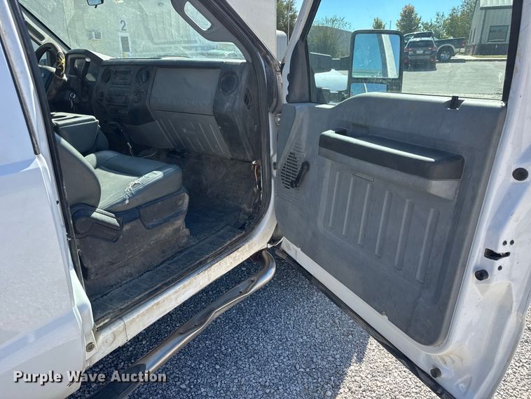 image for item EM8461 2013 Ford F450 Super Duty XL  SuperCab utility / service truck