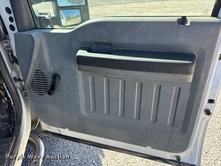 image for item EM8461 2013 Ford F450 Super Duty XL  SuperCab utility / service truck