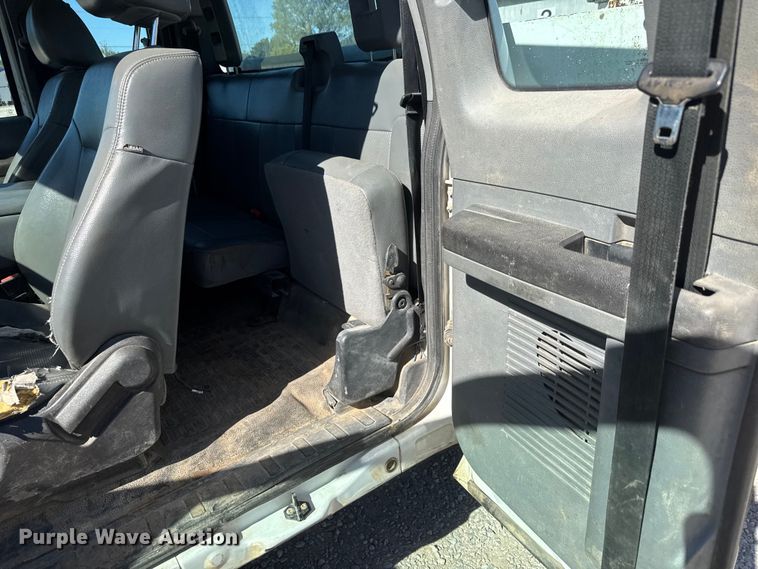 image for item EM8461 2013 Ford F450 Super Duty XL  SuperCab utility / service truck