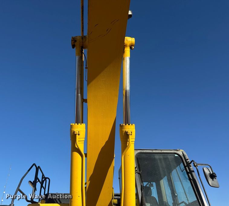 image for item EM8464 2012 Komatsu PC490LC-10 excavator