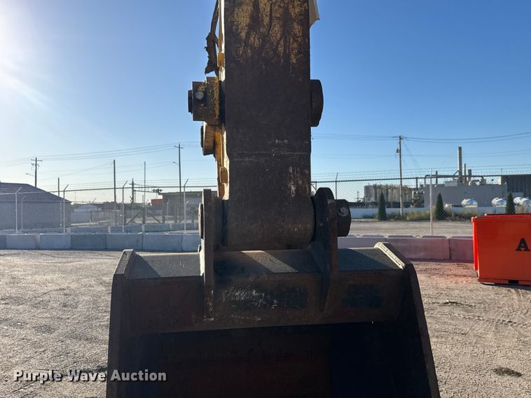 image for item EM8464 2012 Komatsu PC490LC-10 excavator