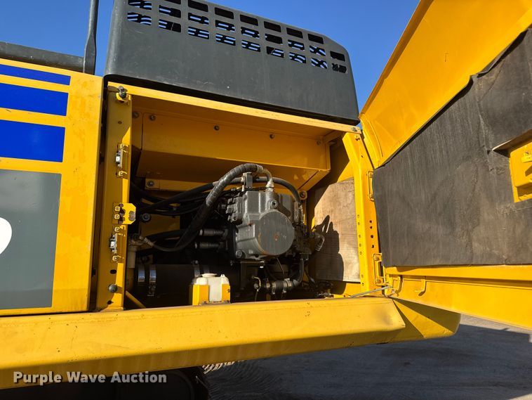 image for item EM8464 2012 Komatsu PC490LC-10 excavator