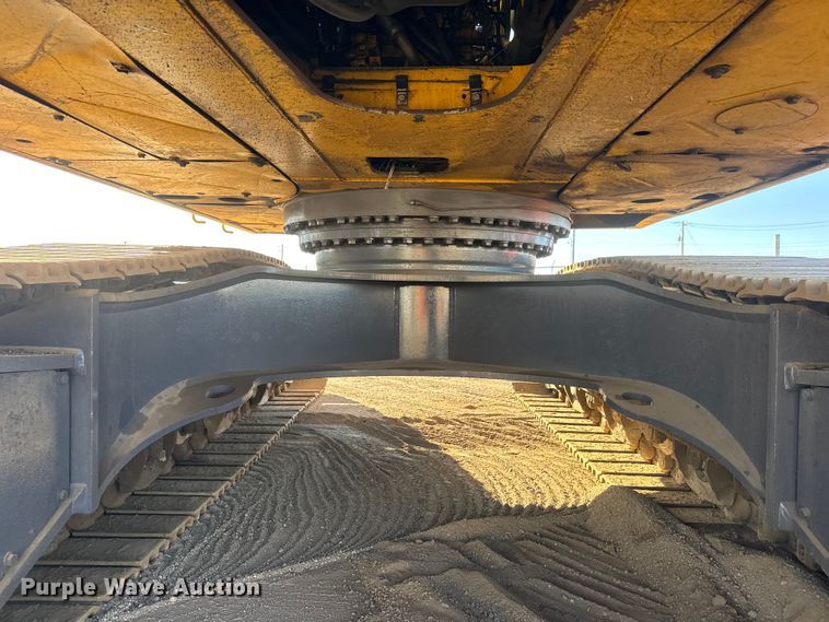 image for item EM8464 2012 Komatsu PC490LC-10 excavator