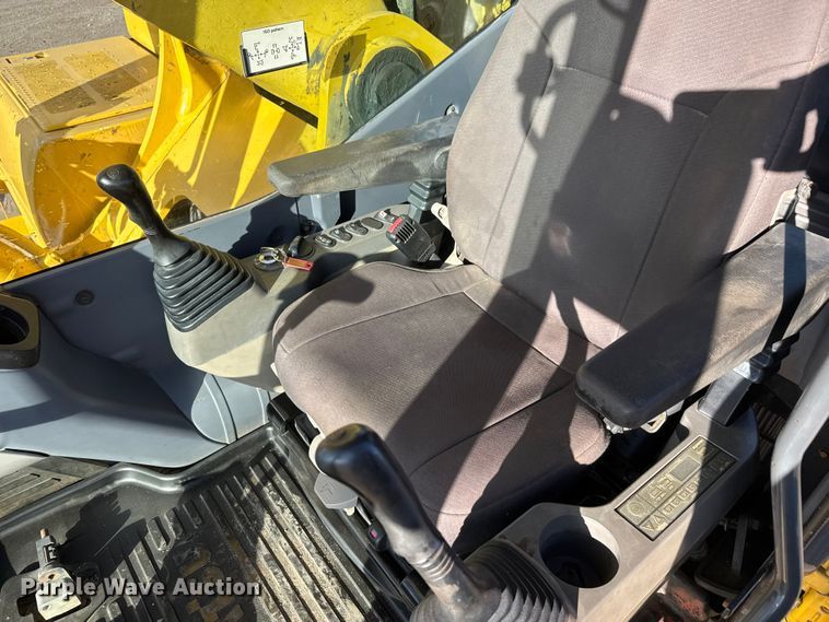 image for item EM8464 2012 Komatsu PC490LC-10 excavator