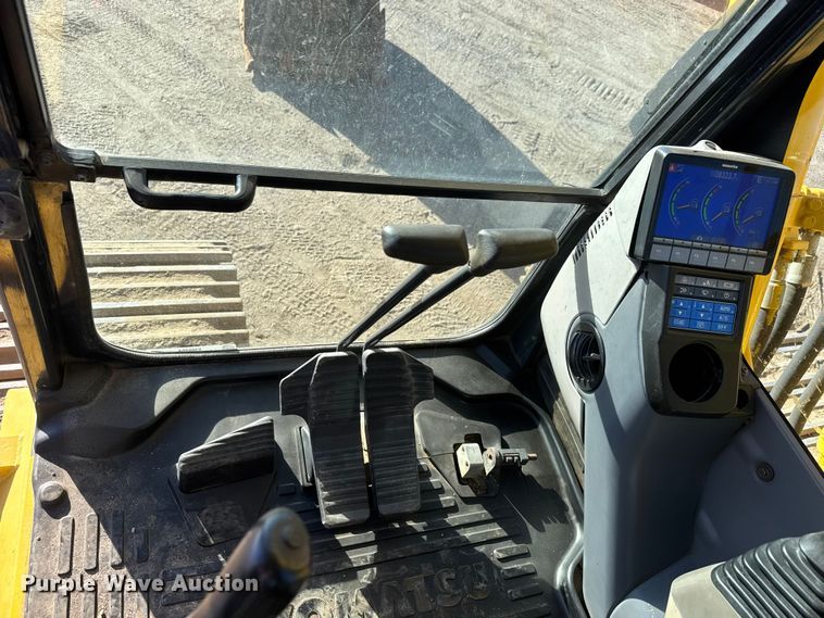 image for item EM8464 2012 Komatsu PC490LC-10 excavator