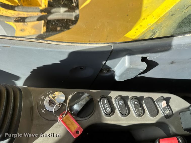 image for item EM8464 2012 Komatsu PC490LC-10 excavator