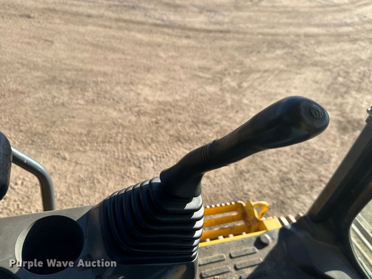 image for item EM8464 2012 Komatsu PC490LC-10 excavator