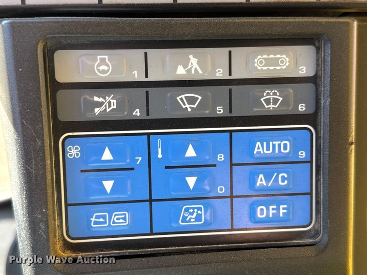 image for item EM8464 2012 Komatsu PC490LC-10 excavator