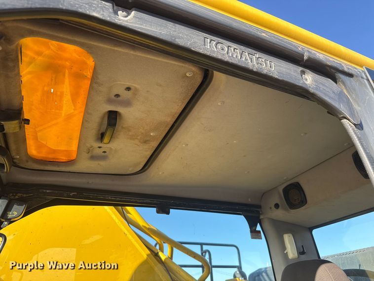 image for item EM8464 2012 Komatsu PC490LC-10 excavator