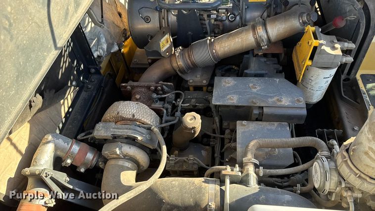 image for item EM8464 2012 Komatsu PC490LC-10 excavator