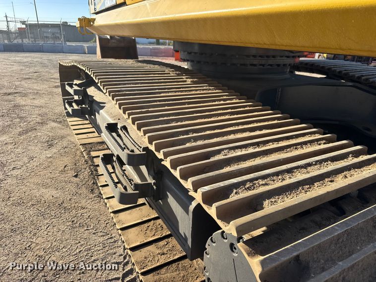 image for item EM8464 2012 Komatsu PC490LC-10 excavator