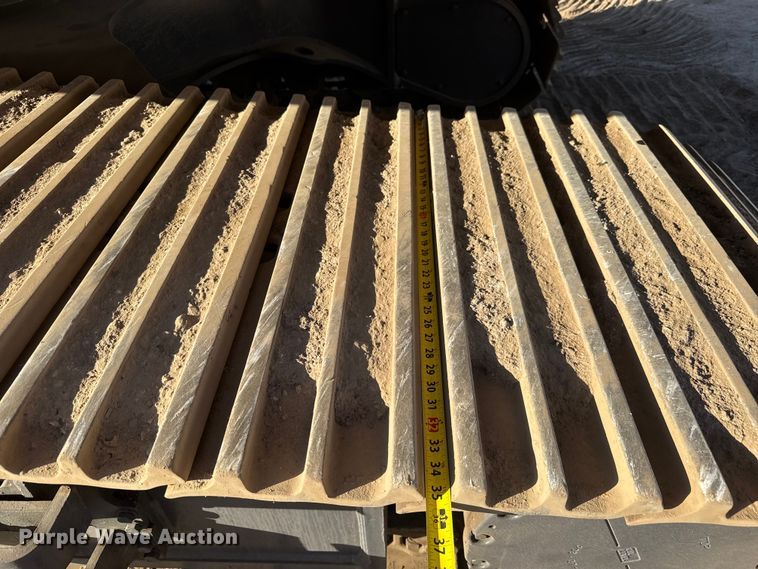 image for item EM8464 2012 Komatsu PC490LC-10 excavator