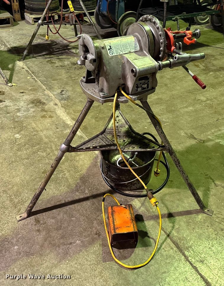 image for item EN0589 Ridgid 300-T2 pipe threader