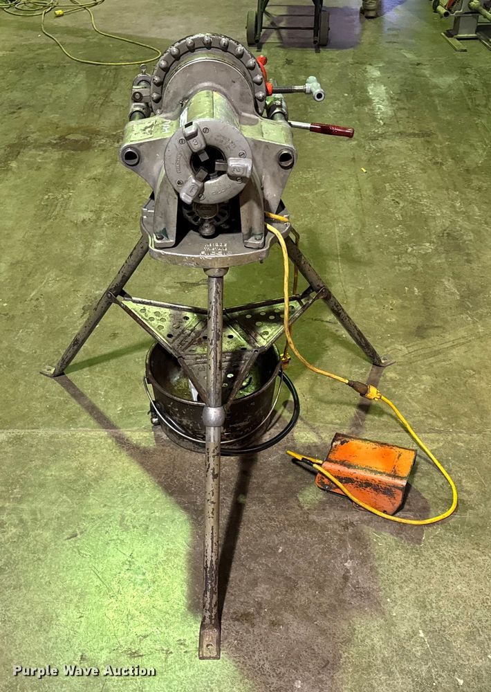 image for item EN0589 Ridgid 300-T2 pipe threader