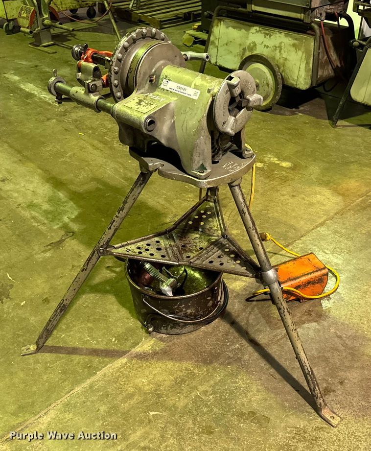 image for item EN0589 Ridgid 300-T2 pipe threader