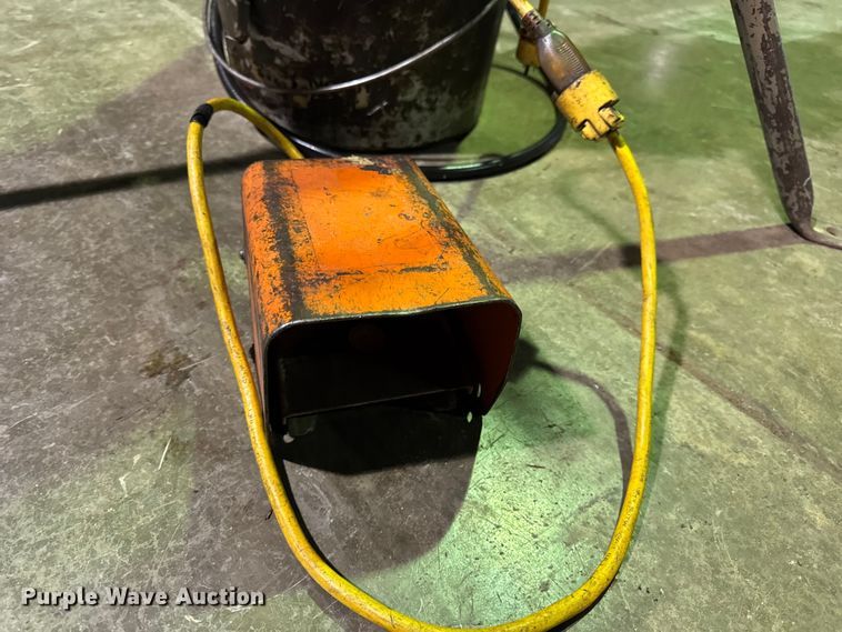 image for item EN0589 Ridgid 300-T2 pipe threader