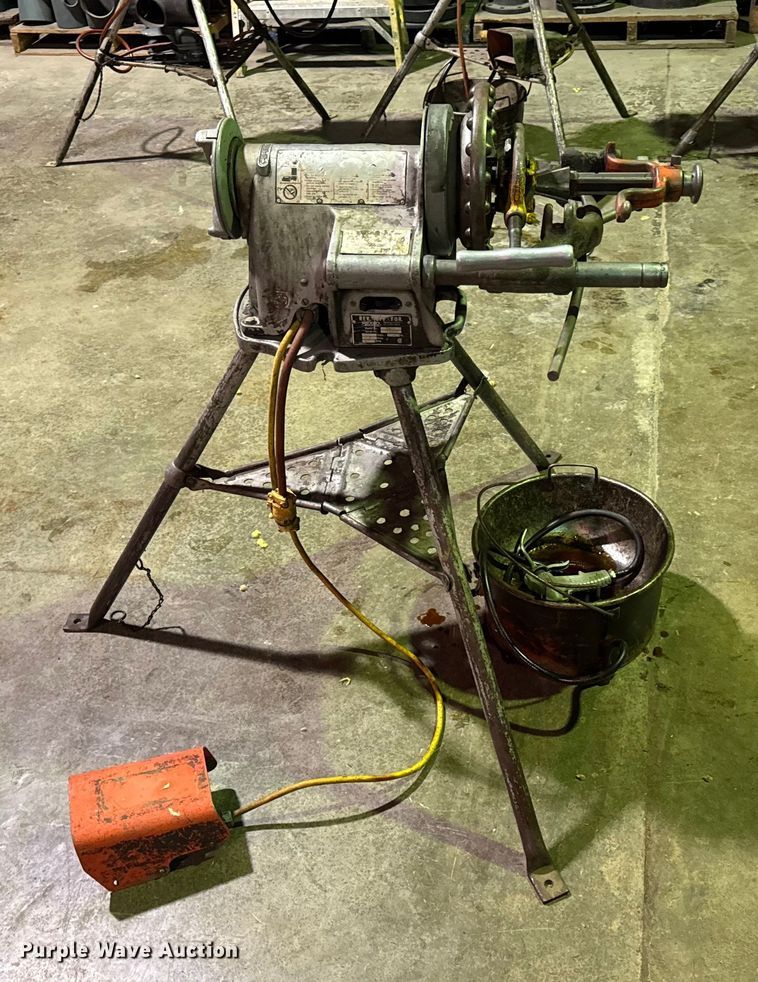 image for item EN0592 Ridgid 300-T2 pipe threader