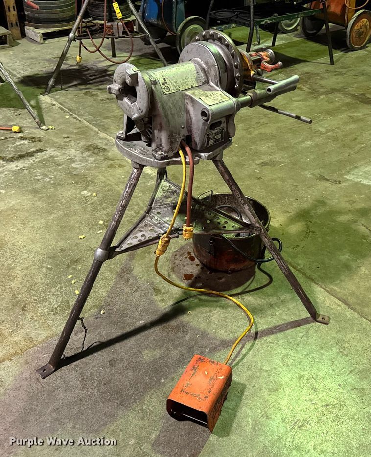 image for item EN0592 Ridgid 300-T2 pipe threader