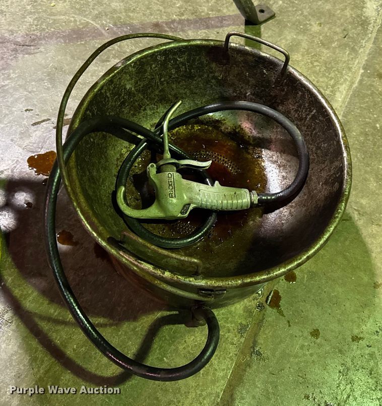 image for item EN0592 Ridgid 300-T2 pipe threader