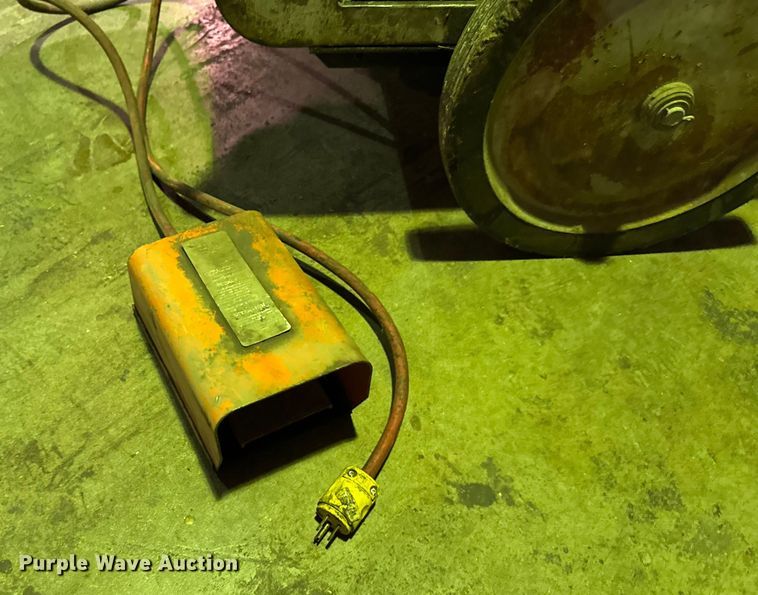 image for item EN0601 Ridgid 1224 pipe threader